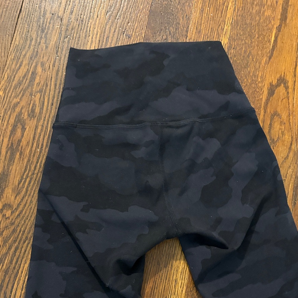 Lululemon - Picture 3 of 4